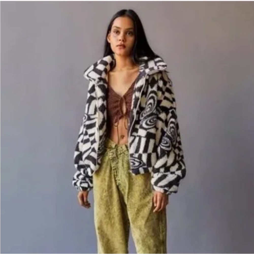 Urban Outfitters Olivia Print Sherpa Jacket XS Black white oversized print
